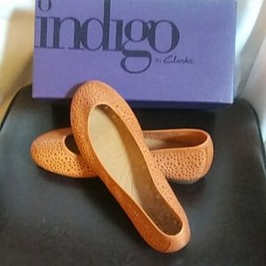 Indigo by Clark's ballet flats